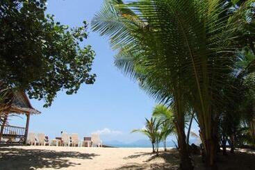 هتل Moonhut Bungalows