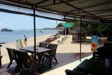 هتل Moonhut Bungalows