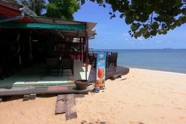 هتل Moonhut Bungalows