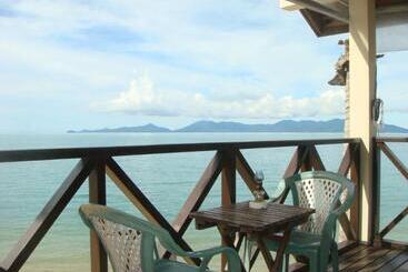 هتل Moonhut Bungalows