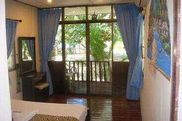 هتل Moonhut Bungalows
