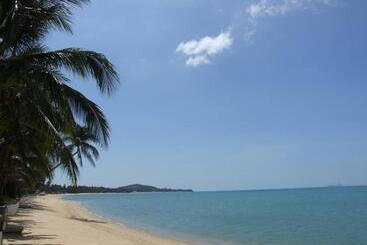 هتل Moonhut Bungalows