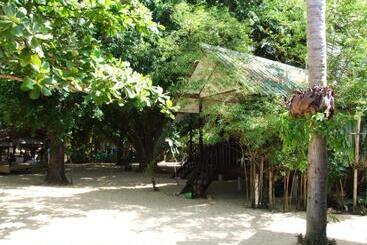 هتل Moonhut Bungalows