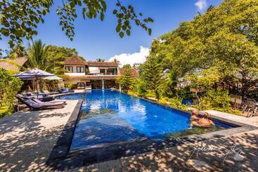 هتل Oceans 5 Dive Resort