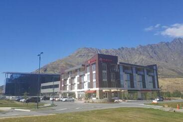 هتل Ramada Suites By Wyndham Queenstown Remarkables Park