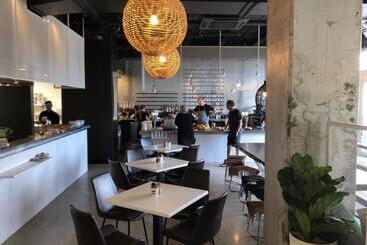 هتل Ramada Suites By Wyndham Queenstown Remarkables Park