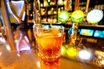 هتل The Crown