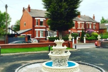 هتل Trivelles Mayfair,stockport