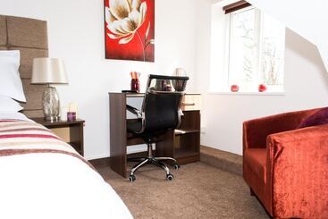 هتل Trivelles Mayfair,stockport
