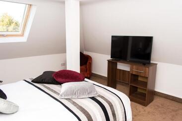 هتل Trivelles Mayfair,stockport