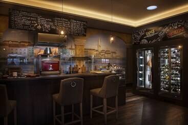 Villa Plaza Boutique Hotel & Spa