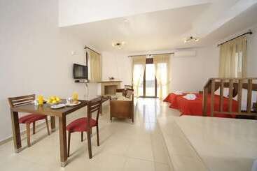 Lenikos Resort