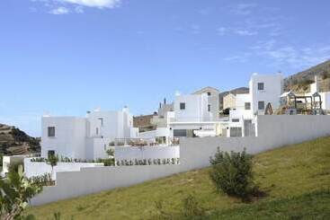Lenikos Resort