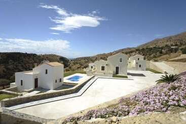 Lenikos Resort