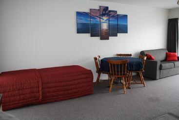 Oxford Court Motel
