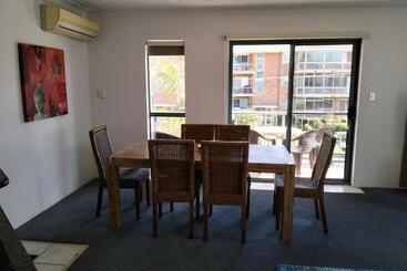 Pacific Place Apartments - Gold Coast 
