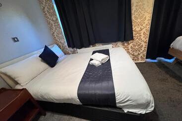 پانسیون All Seasons Gatwick Guest House & Parking