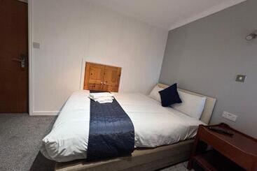 پانسیون All Seasons Gatwick Guest House & Parking