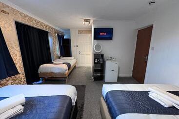 پانسیون All Seasons Gatwick Guest House & Parking