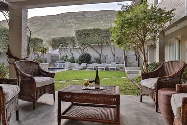 پانسیون Hermanus Lodge On The Green   Solar Power