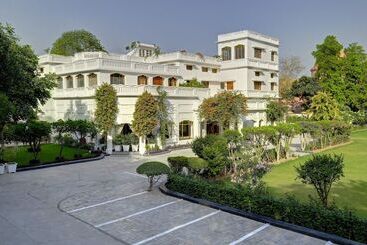 استراحتگاه Saraca Hotel Lucknow