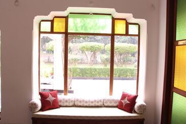 استراحتگاه Saraca Hotel Lucknow