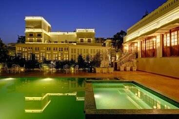 استراحتگاه Saraca Hotel Lucknow