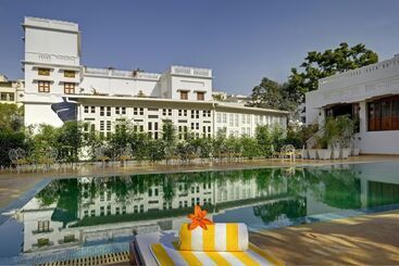 استراحتگاه Saraca Hotel Lucknow