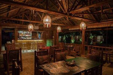 منتجع Amihan Beach Cabanas