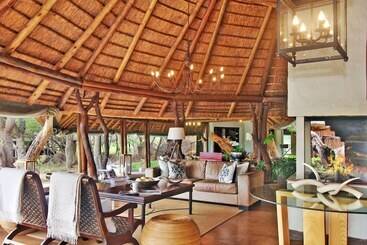 هتل Itaga Luxury Private Game Lodge