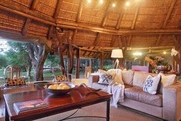 هتل Itaga Luxury Private Game Lodge
