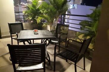 Maple Leaf Hotel & Apartment