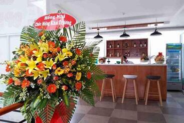 Maple Leaf Hotel & Apartment