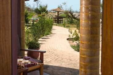 هتل Tanji Bird Reserve Eco Lodge   Adults Only