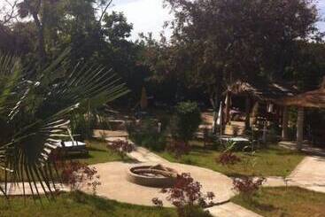 هتل Tanji Bird Reserve Eco Lodge   Adults Only