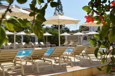 Metaxa Apartments