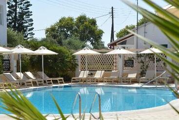 Metaxa Apartments