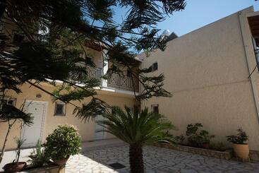Metaxa Apartments