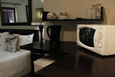 پانسیون Amani Guest Lodge