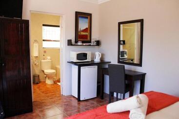 پانسیون Amani Guest Lodge