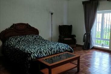 تختخواب و صبحانه Casa De Familia Estela