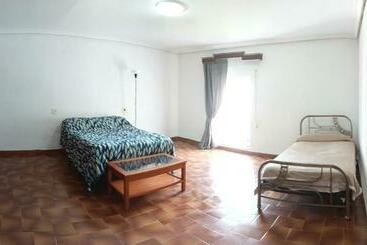 تختخواب و صبحانه Casa De Familia Estela