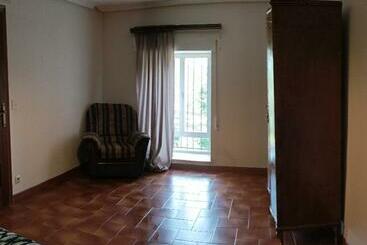 تختخواب و صبحانه Casa De Familia Estela
