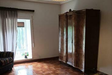 تختخواب و صبحانه Casa De Familia Estela