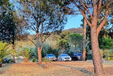 تختخواب و صبحانه Villa La Source 83   Room Close To St Tropez