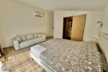 تختخواب و صبحانه Villa La Source 83   Room Close To St Tropez