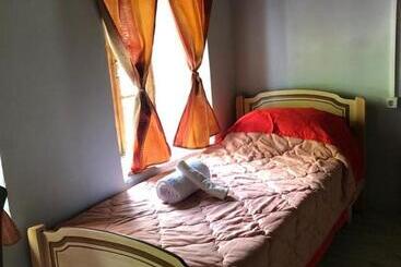 پانسیون Guesthouse Kujtimi