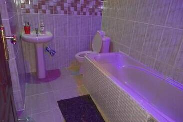 تختخواب و صبحانه Crystal Homes Air Bnb