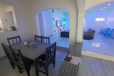 تختخواب و صبحانه Crystal Homes Air Bnb