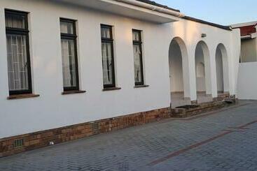 تختخواب و صبحانه Haresca Luxury Accommodation Parow
